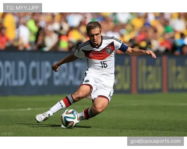 德国队近期阵容调整持续,面对欧洲杯备战展现战术演练倾向 德国队近期阵容调整持续,面对欧洲杯备战展现战术演练倾向